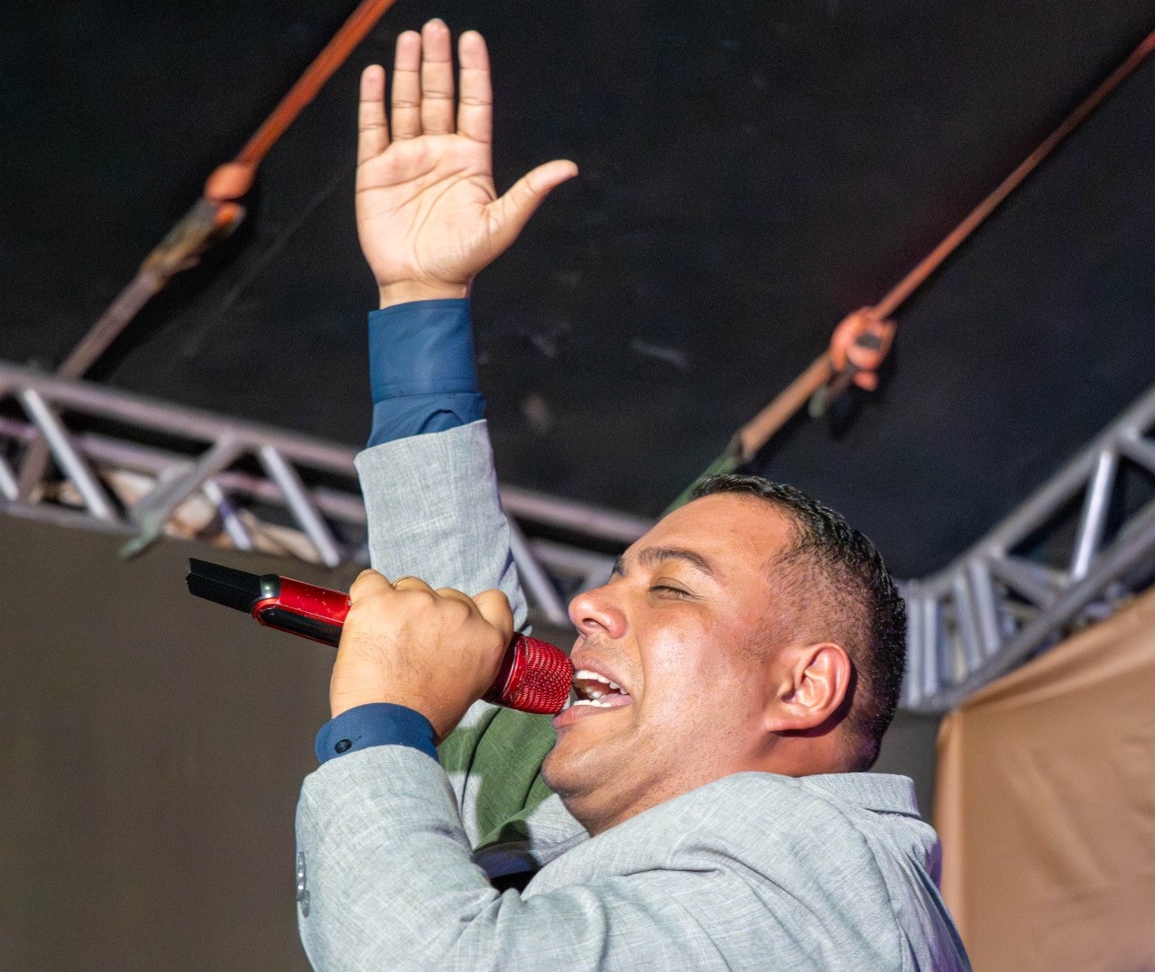 São Domingos celebra Dia Municipal do Evangélico com fé, louvor e participação popular